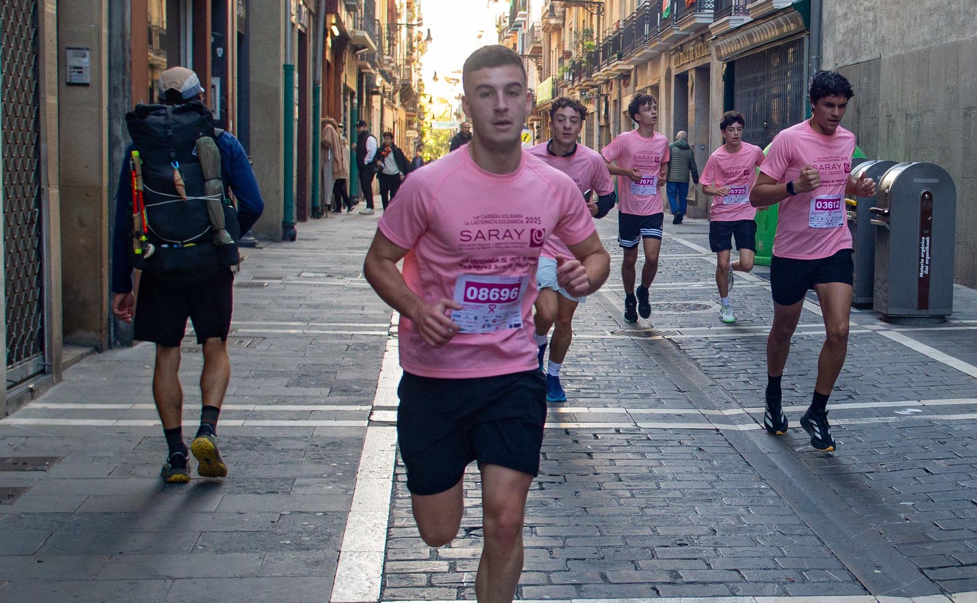 Fotos de la Carrera contra el Cáncer de Mama de Saray en Pamplona 2025