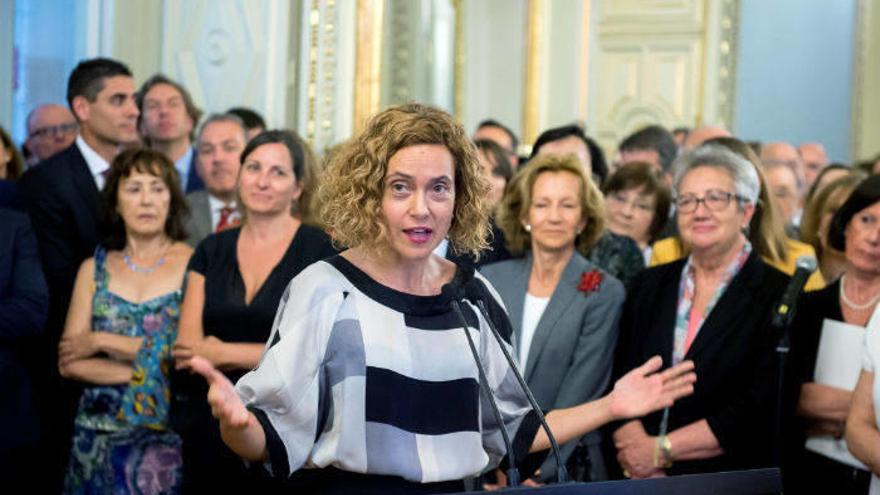 Josu Erkoreka y Meritxell Batet, en un acto previo a su reunión de trabajo que desbloqueó la negociación sobre transferencias.