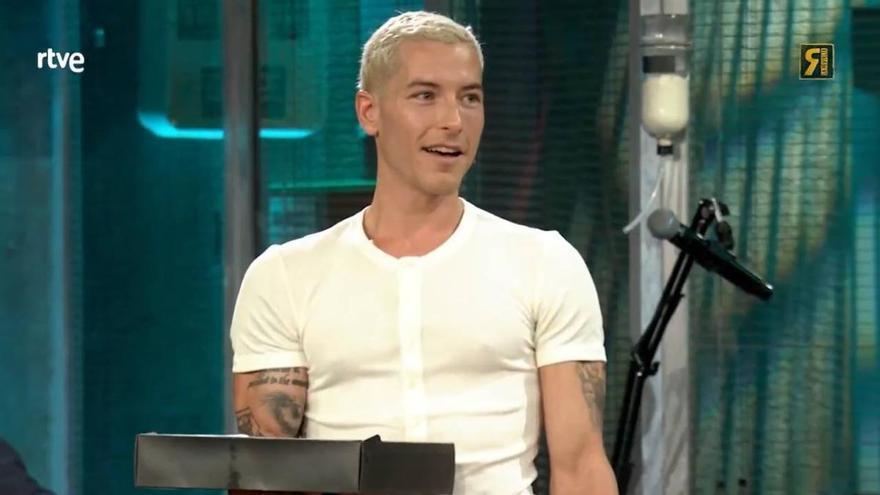 De dormir en un coche en Donostia a estrella de Netflix: Taz Skylar revoluciona en su visita a 'La Revuelta'