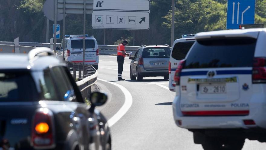 Imagen de un control policial de la Ertzaintza.