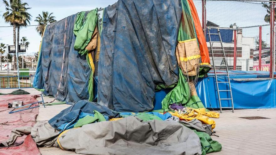 Estado en el que quedó el hinchable tras el golpe de viento