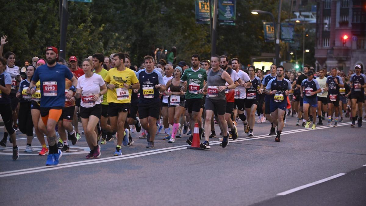 Imagen de la carrera nocturna del año pasado por las calles de Bilbao