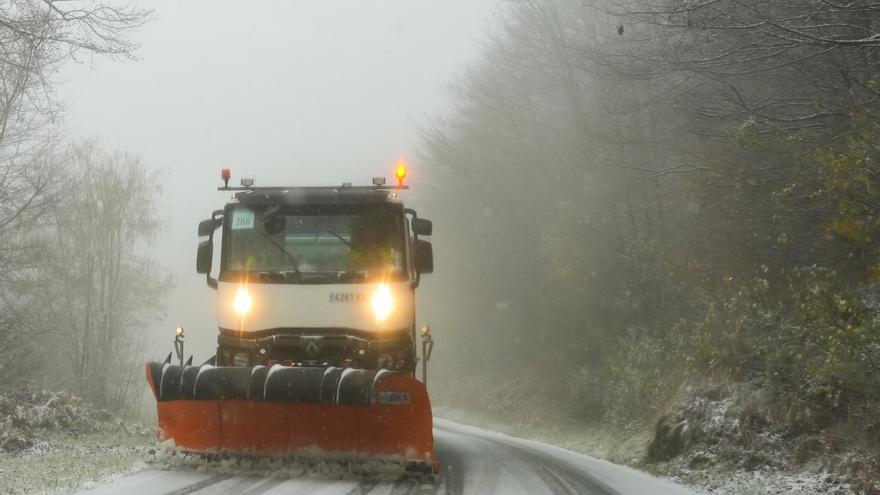 La cota de nieve desciende a 500 metros y Álava activa todos sus planes invernales