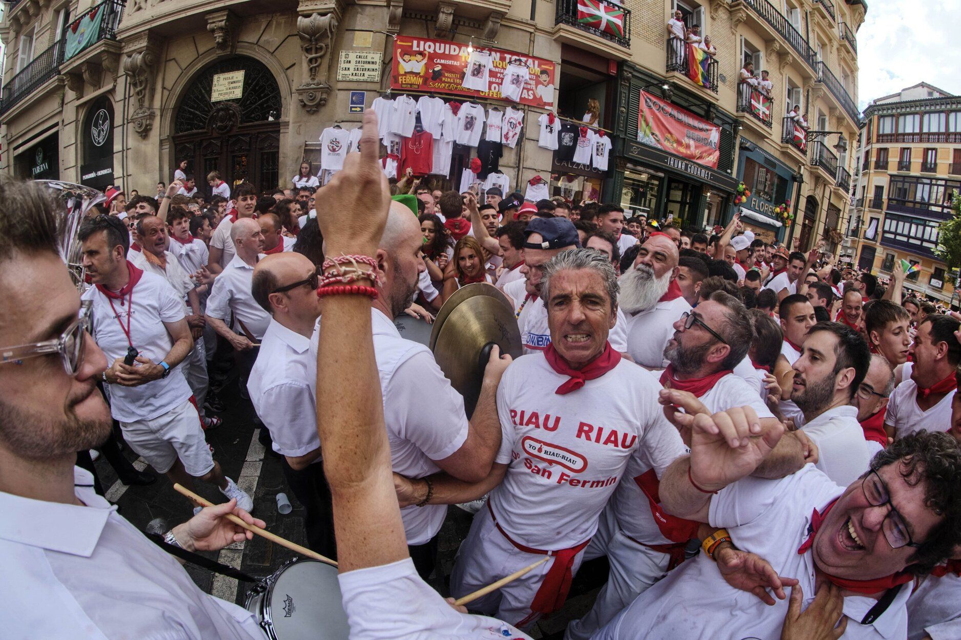 GALERÍA / Pamplona vibra con un multitudinario 'Riau-Riau'