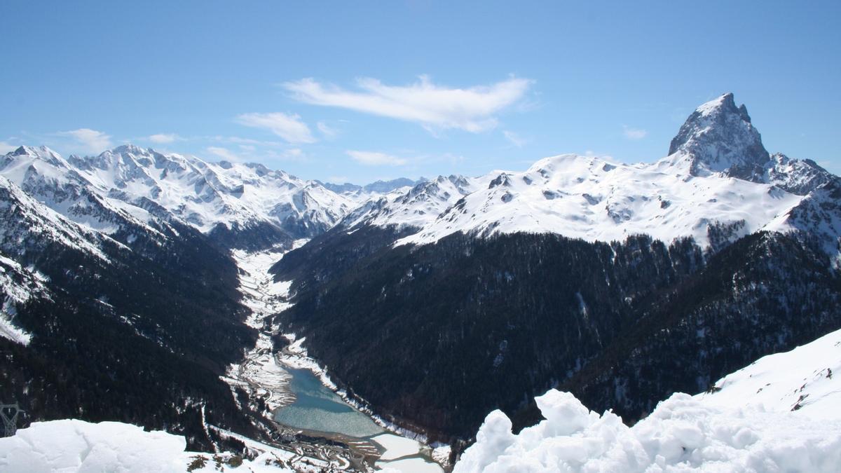 Artouste, con vistas al pico Midi d&#039;Ossau.