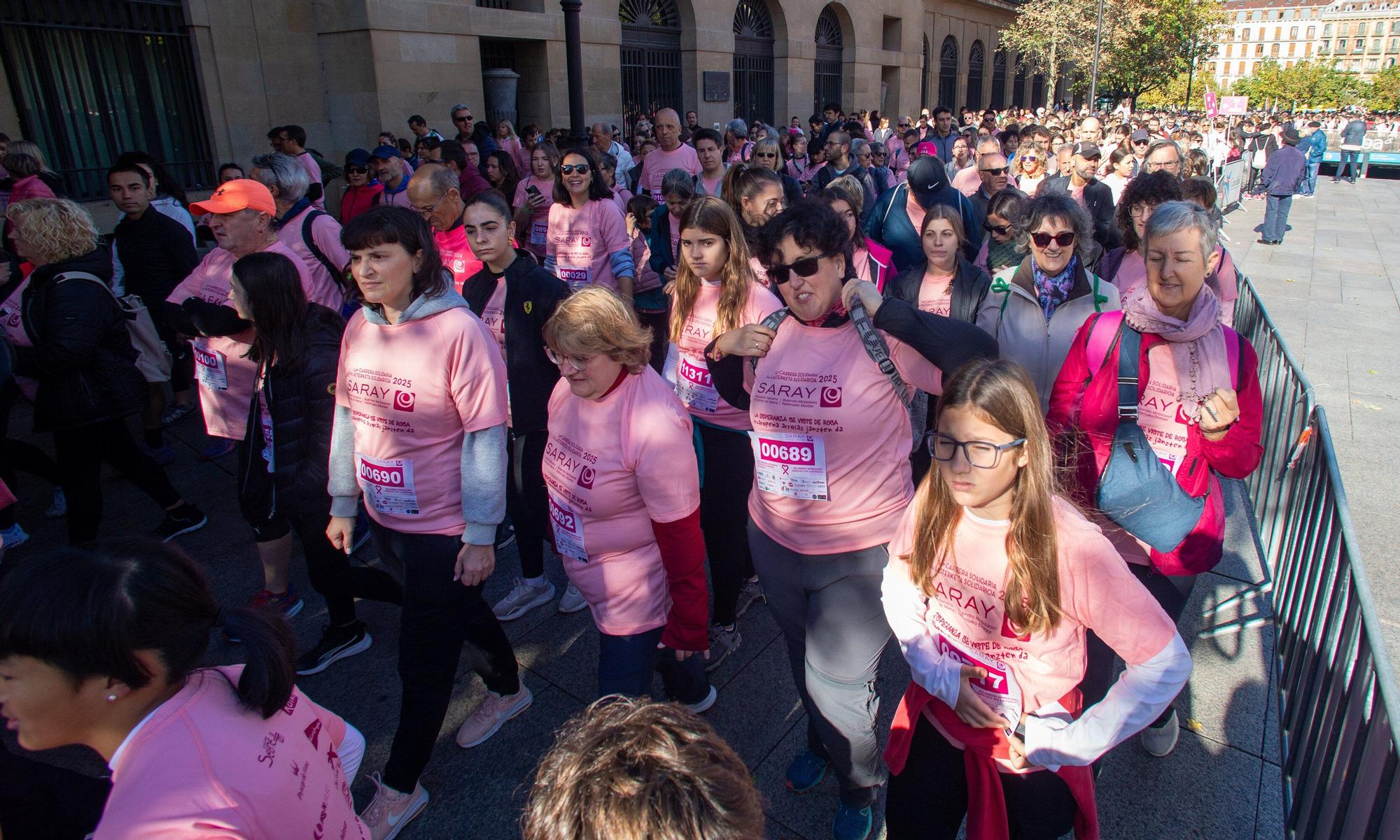 Fotos de la Carrera contra el Cáncer de Mama de Saray en Pamplona 2025