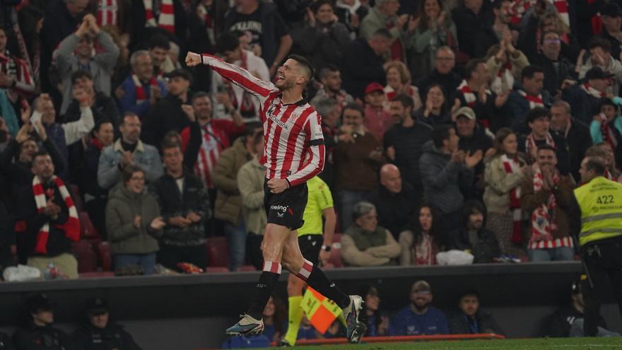 Ovación para Sancet, ya llegará el turno del míster