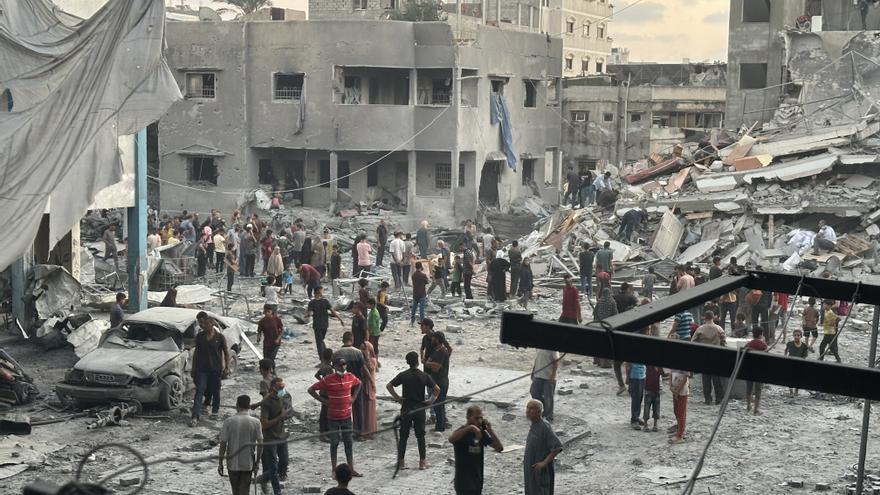 Israel bombardea masivamente la capital gazatí: el ministro de Defensa presume de que &quot;Gaza arde&quot;