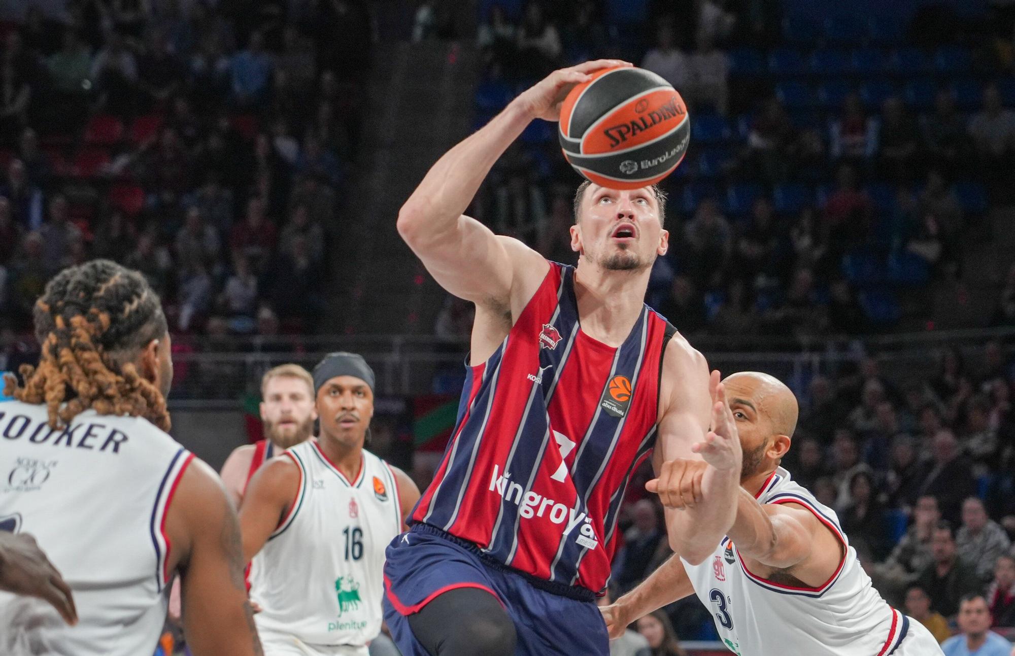 En imágenes: Baskonia se impone a Armani Milan con solvencia