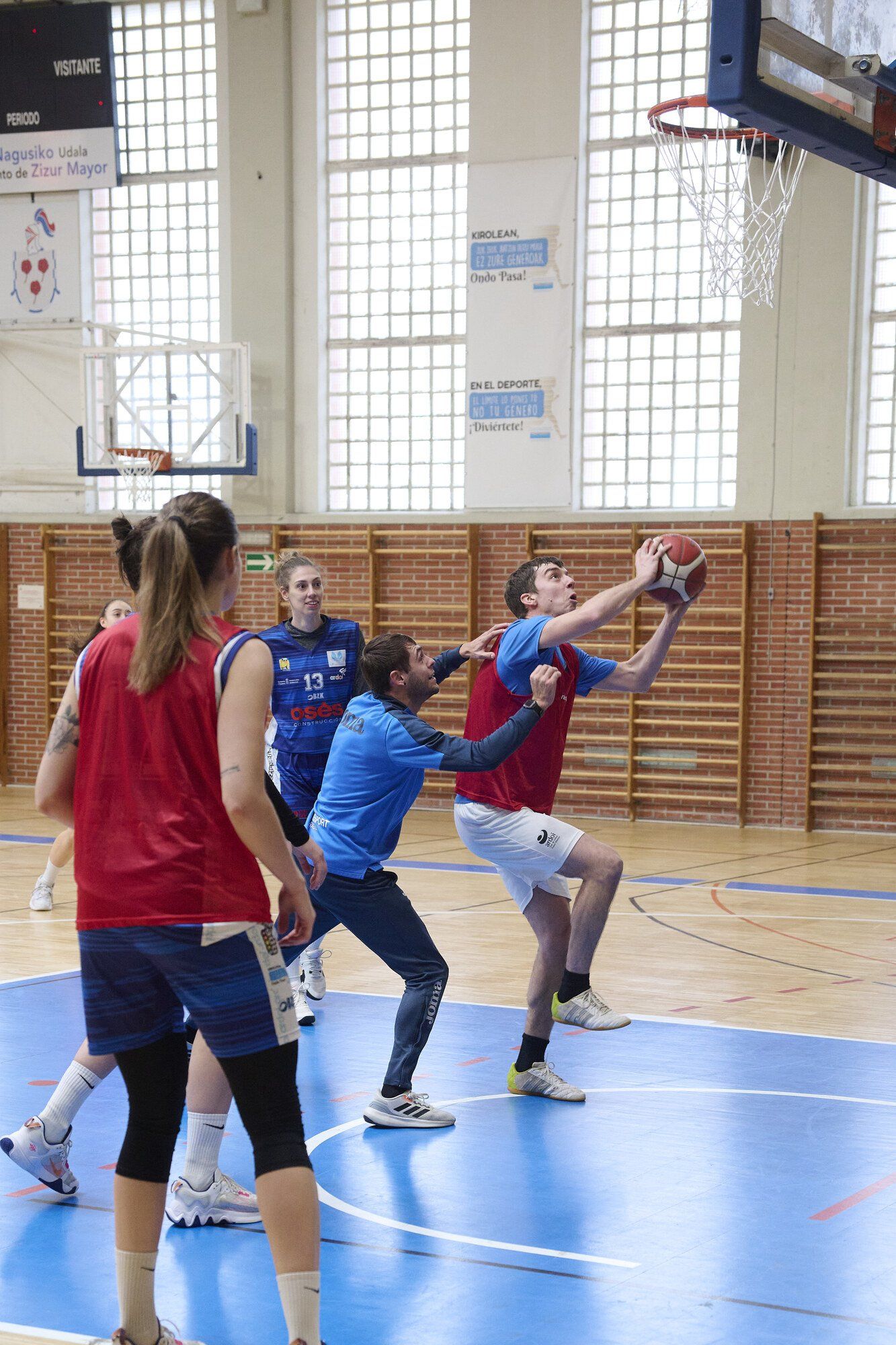 Partido benéfico entre los clubes de Ardoi