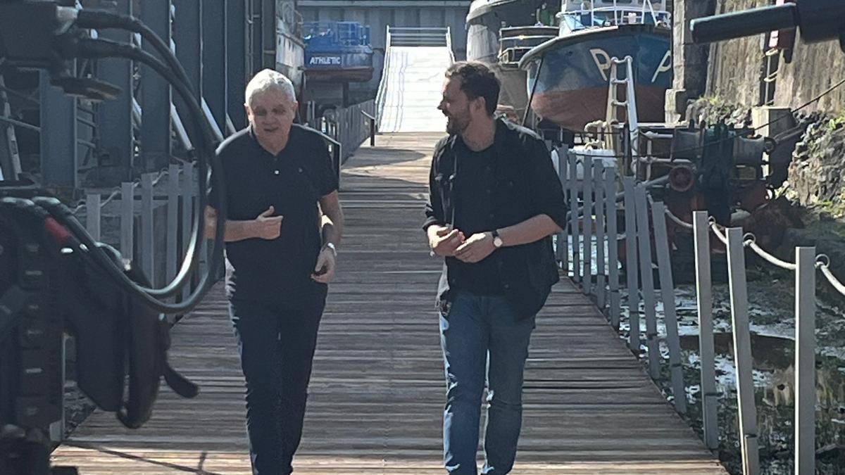 El músico Juan Carlos Pérez y el escritor Kirmen Uribe. El músico Juan Carlos Pérez y el escritor Kirmen Uribe.