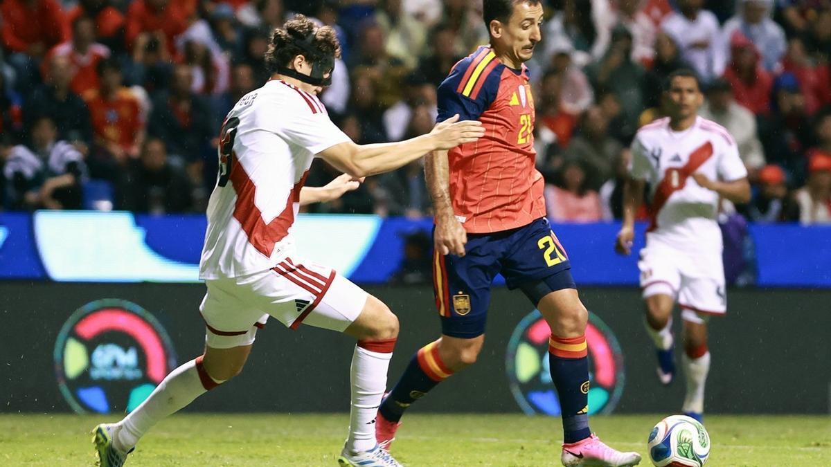 Mikel Oyarzabal durante un encuentro con España