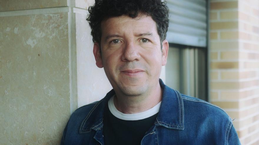 Donald Navas Zeledón presenta este jueves 12 en Elkar Comedias 'Gaueko. Tu sombra, mi reflejo'