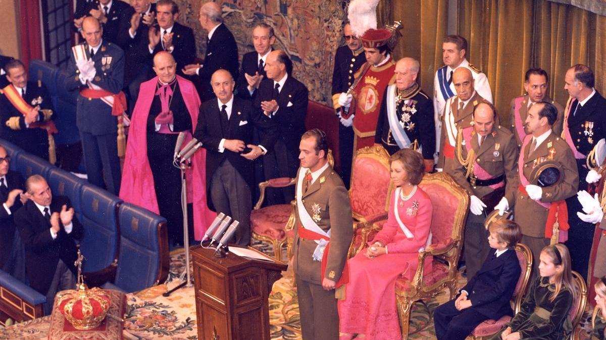 Juan Carlos I, en el Palacio de las Cortes, el actual Congreso de los Diputados, el 22 de octubre de 1975, día de su coronación.