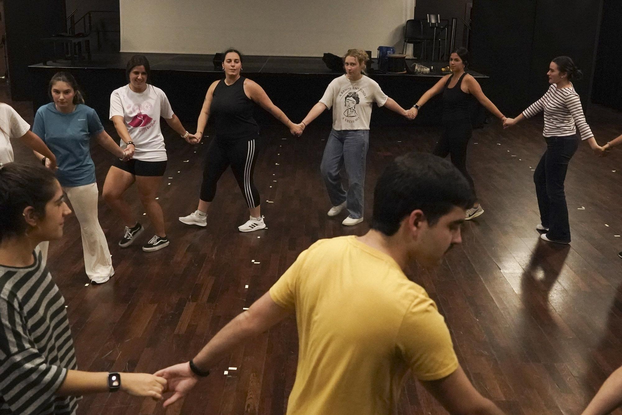 Aiko Taldea pone a danzar a la juventud