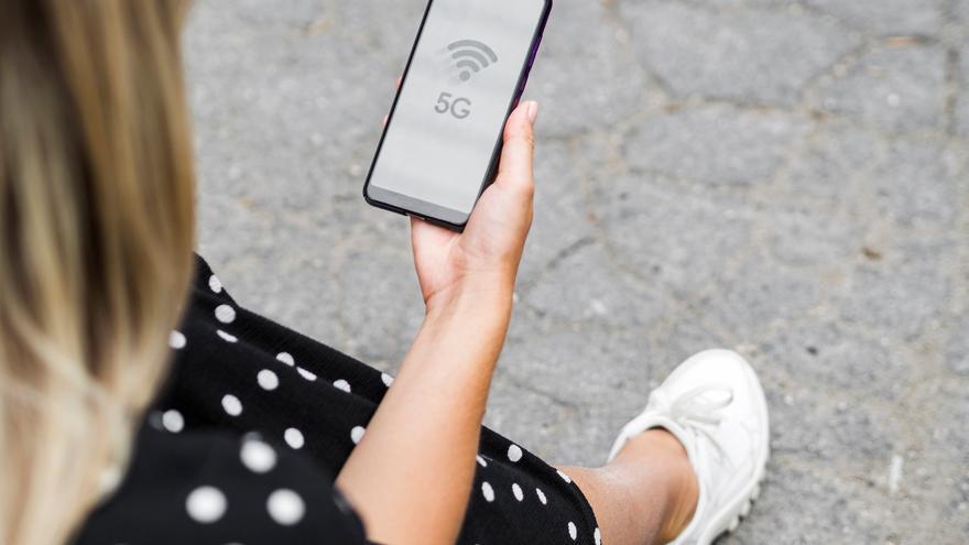 El truco para ampliar la señal Wi-Fi reutilizando un smartphone Android sin usar en casa