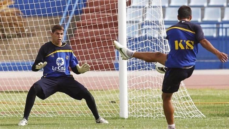 Lizoain entrena duro para asentarse como titular.Foto: DEIA