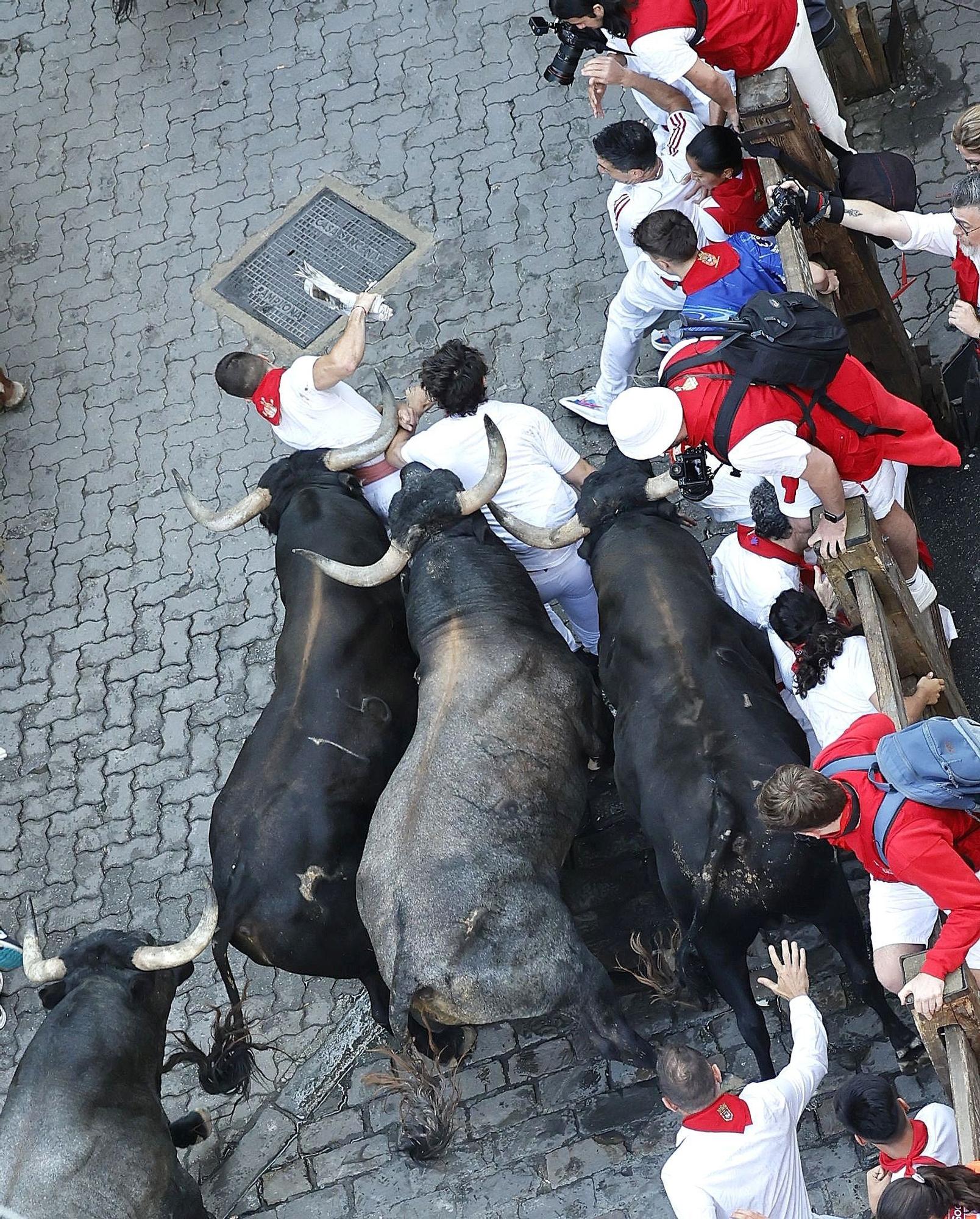 Fotos del octavo encierro de San Fermín con toros de Miura