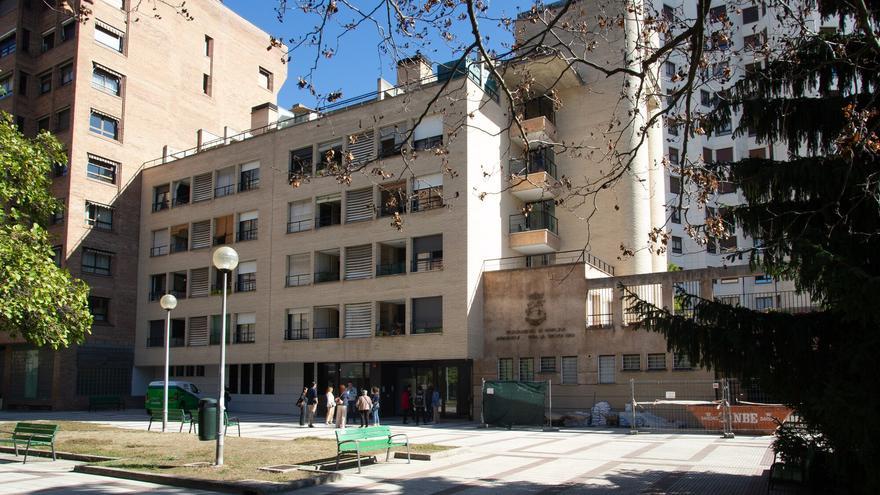 Encuentran en un piso tutelado de Pamplona el cadáver de un hombre que llevaba días fallecido