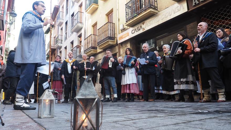 Chupinazo al ritmo de los coros de ‘Etxegiña’  en Elgoibar