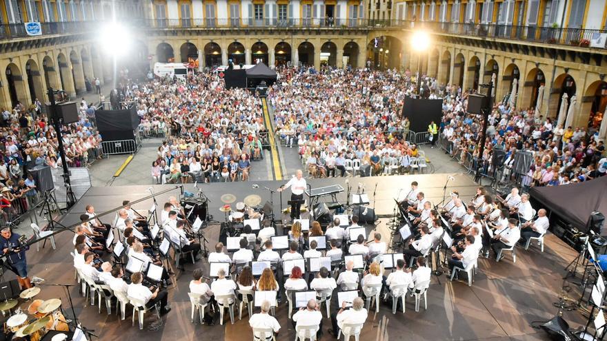 Lide Hernando (Bele), Oinkari dantza taldea eta Juan Mari Beltran laukotea, Donostiako txistulari alardearen protagonisten artean