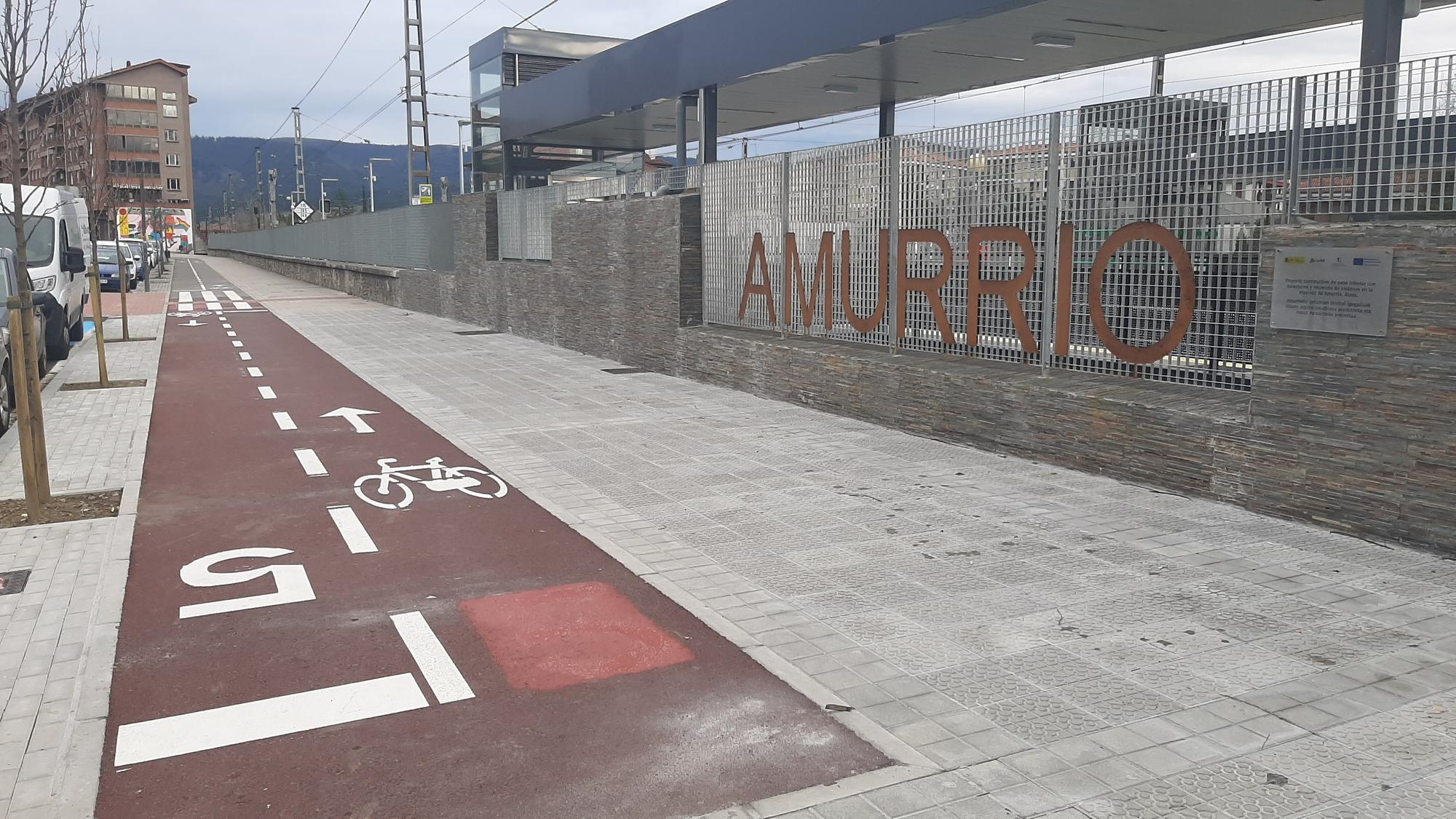 Exterior estación central Amurrio en la calle Dionisio Aldama