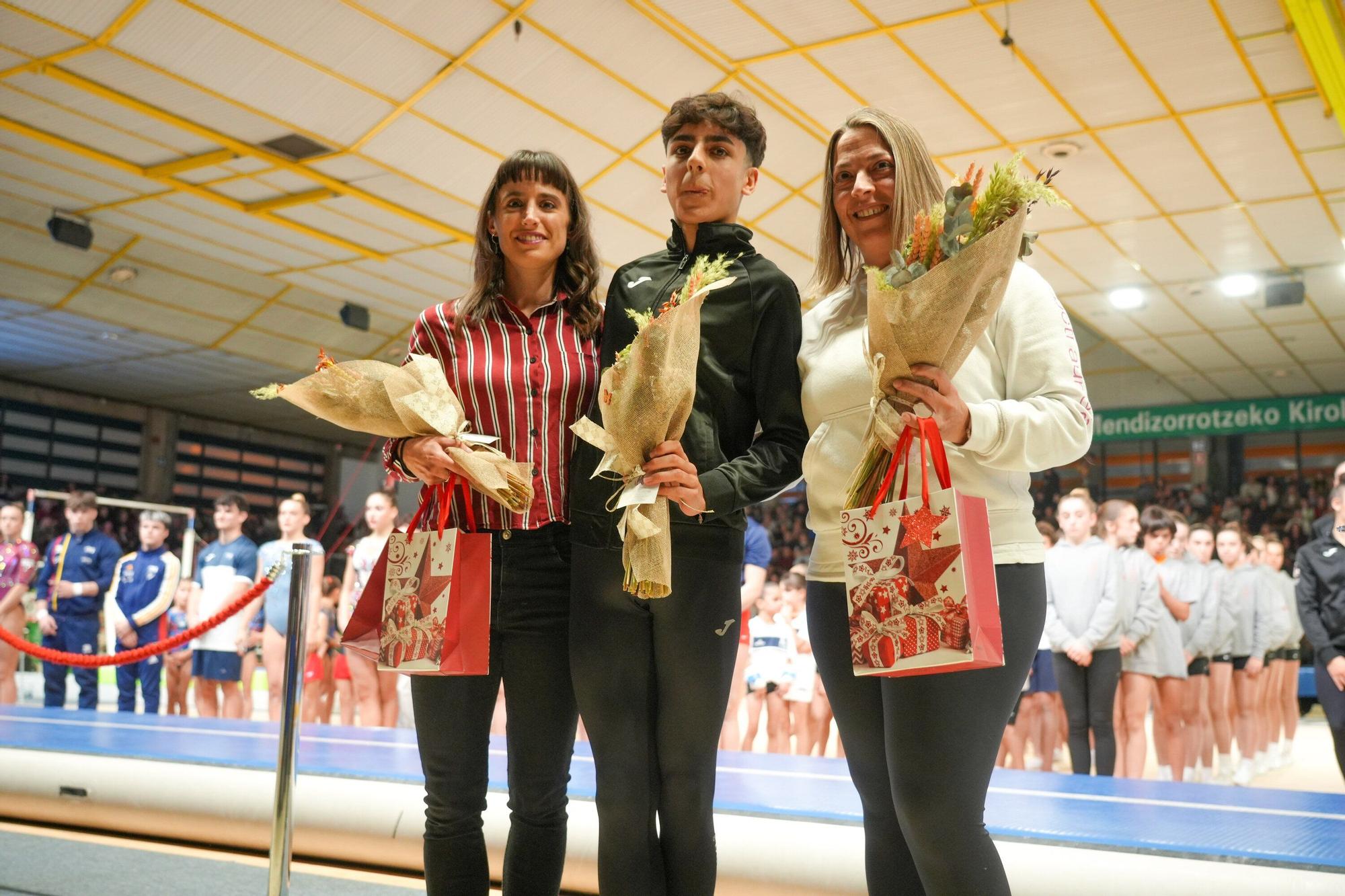 En imágenes: Mendizorroza disfruta la 30ª Gala Internacional Navideña de Gimnasia