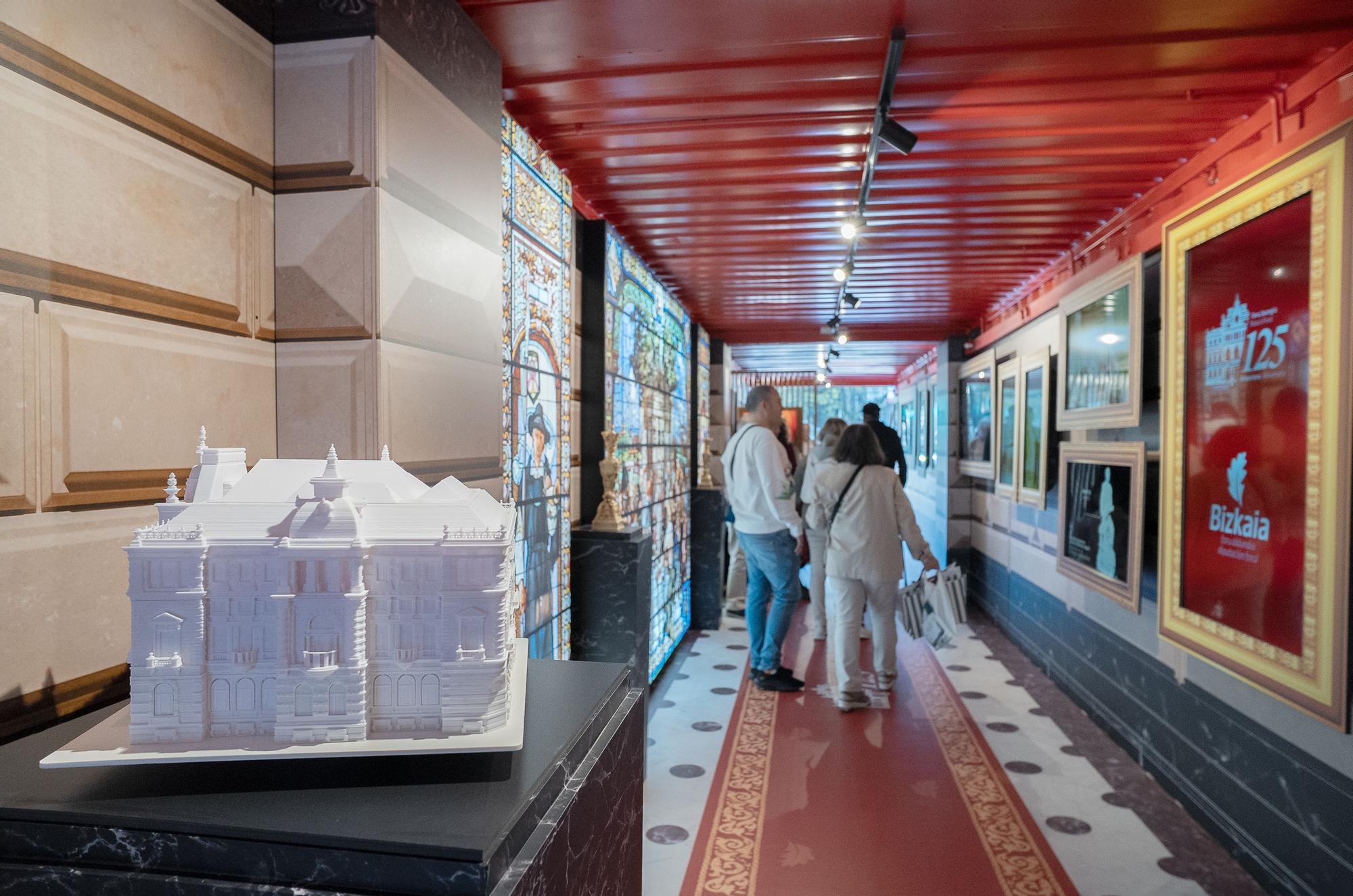 Interior del contenedor ubicado frente al Palacio Foral