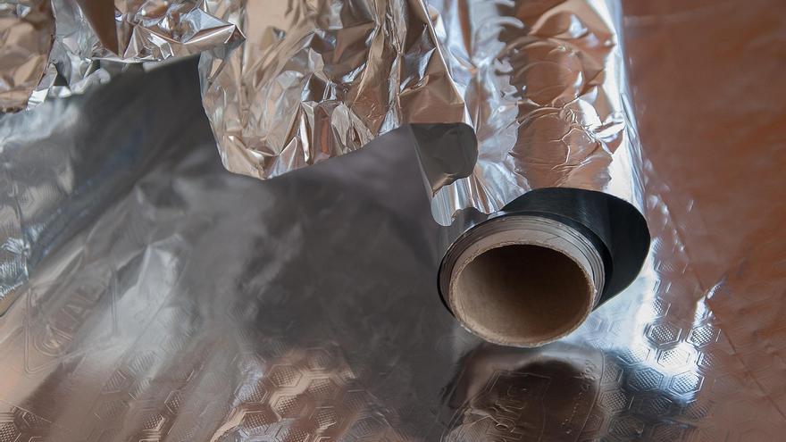 Los alimentos que nunca debes envolver en papel de aluminio, según la OCU
