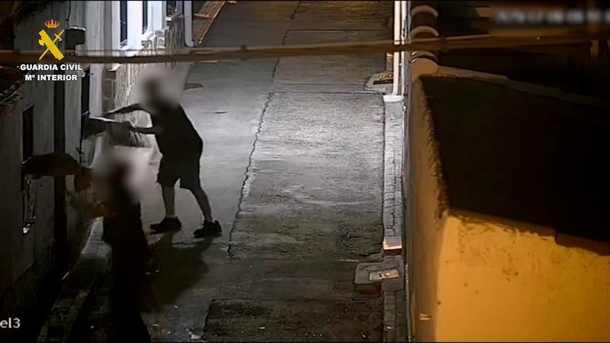 Dos detenidos por arrojar lejía y botellas a personas vulnerables en Madrid