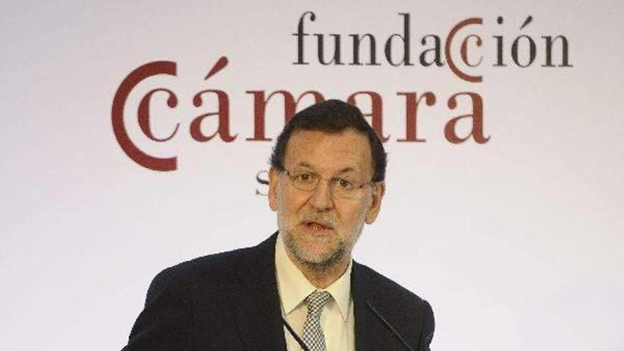 El presidente del Gobierno, Mariano Rajoy, durante una conferencia que ayer pronunció en la Cámara de Comercio de Sevilla.