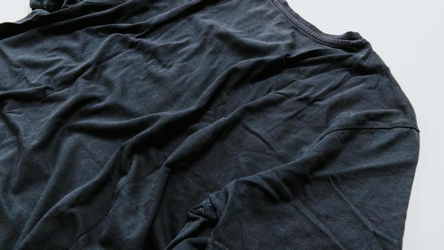 Olvídate de las camisetas arrugadas: Leroy Merlin las ordena y te "hace la vida más fácil"