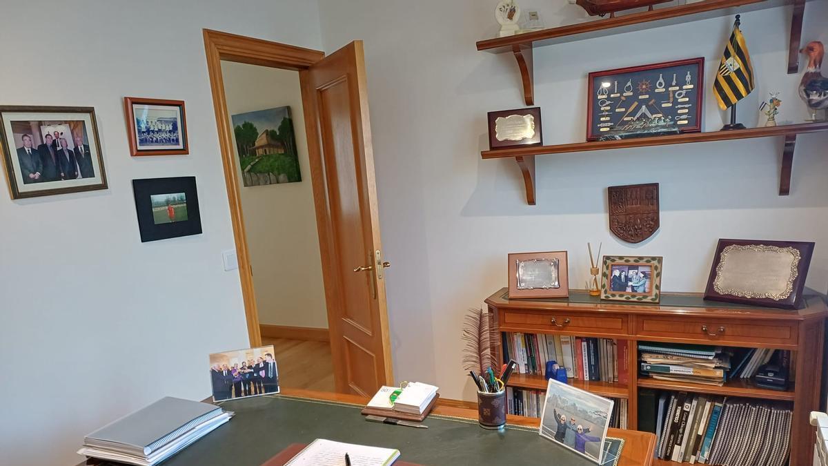 Despacho donde Javier Agirre deja volar su imaginación para pode redactar