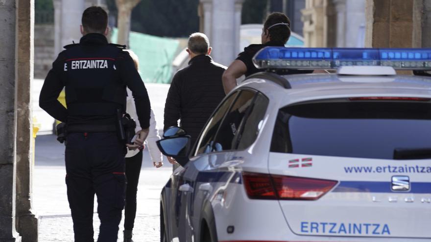Dos detenidos en Vitoria por un violento asalto en el barrio de San Martín