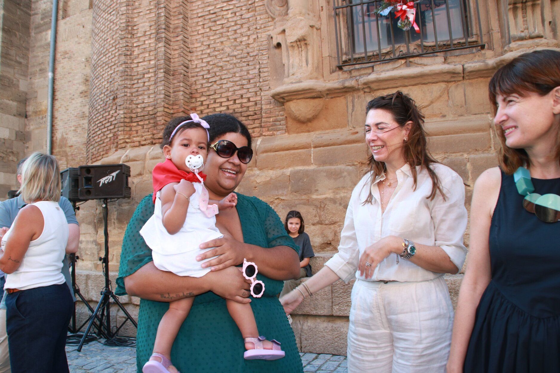 Fotos de la imposición del pañuelo de fiestas de Tudela a los nacidos en 2024