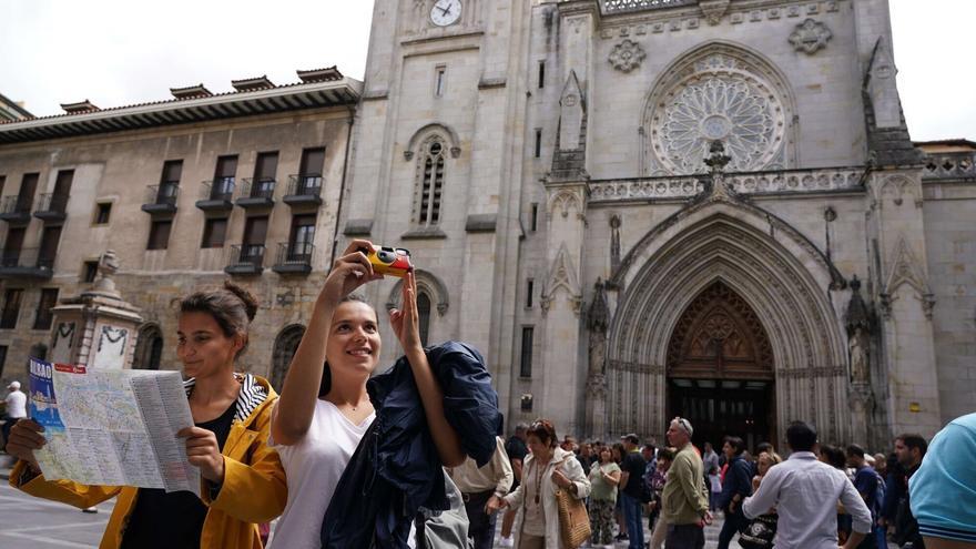 La falta de ahorros empuja a una de cada cinco personas a endeudarse este verano para viajar