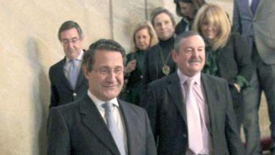 El alcalde de Santiago, Gerardo Conde Roa, antes de la rueda de prensa en la que ha anunciado su disimisión,