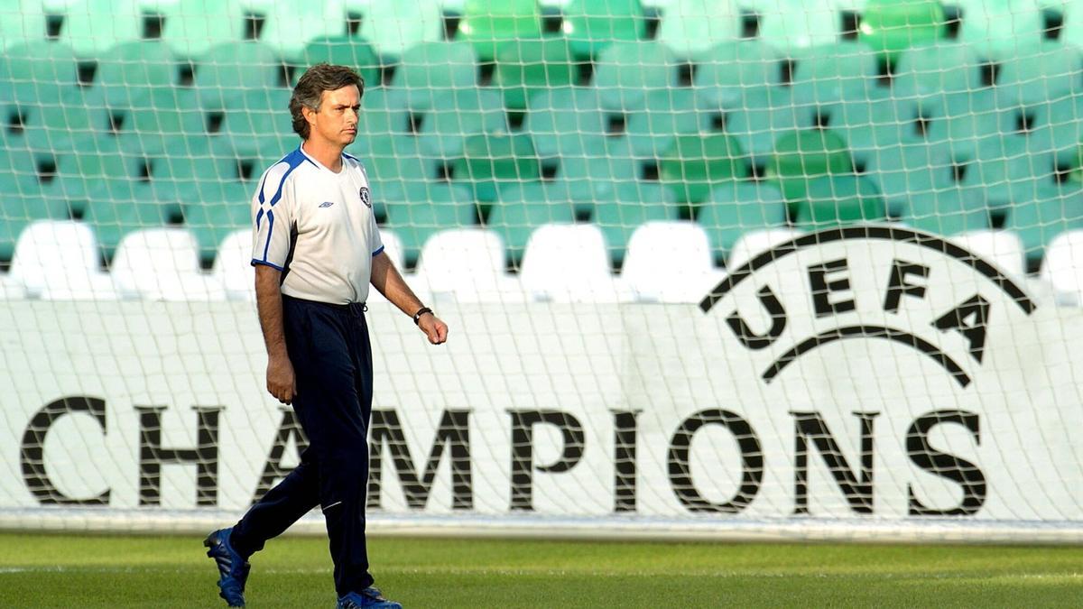 José Mourinho durante un entrenamiento de su equipo en 2005