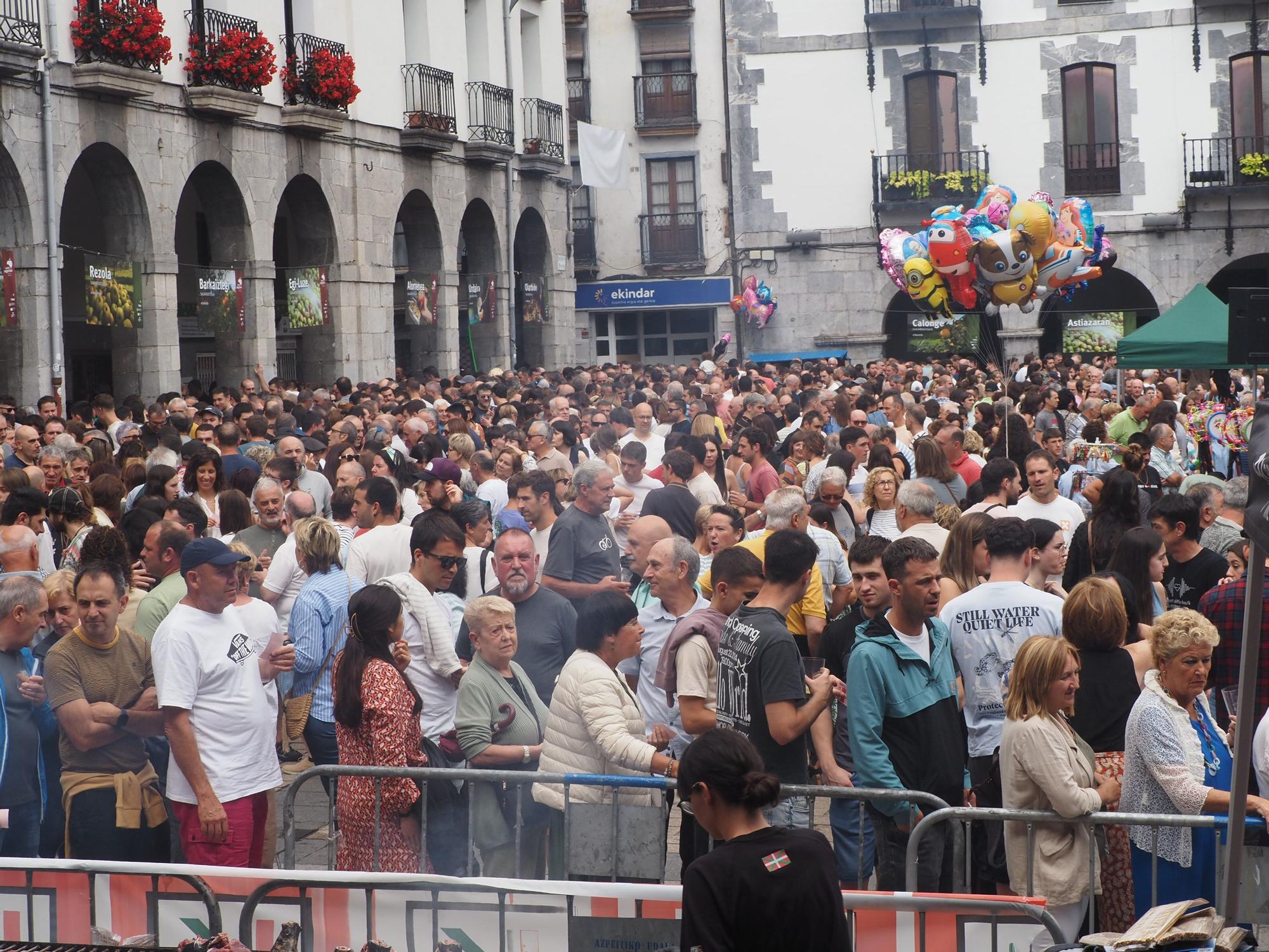 Fiesta total en Azpeitia en el Baserritarren Eguna