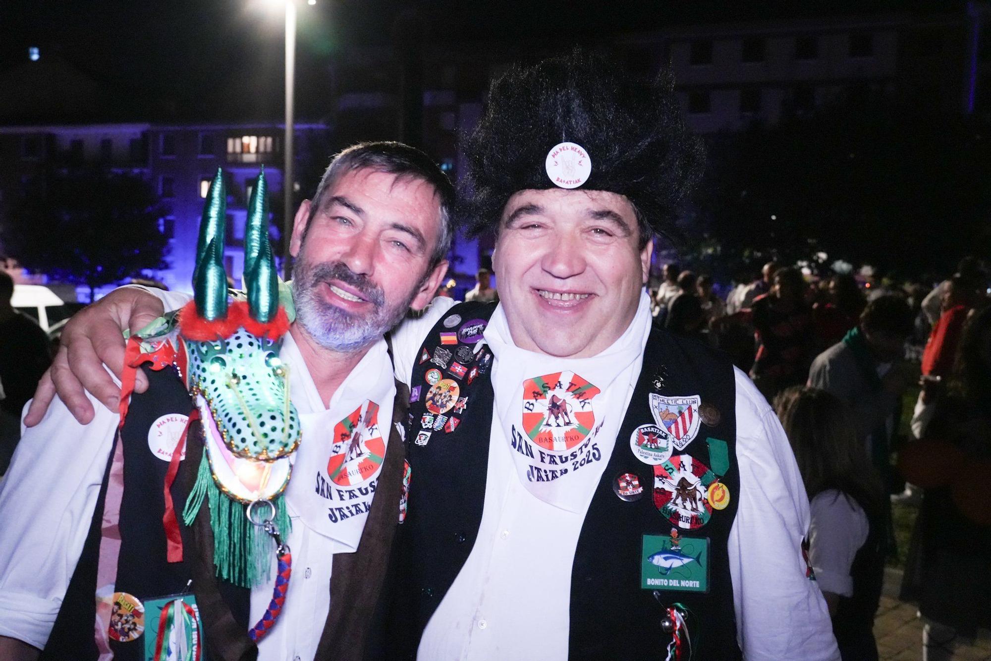 Yeray González da la salida a la intensa maratón de 9 días de fiestas de Basauri con las cuadrillas invadiendo las calles