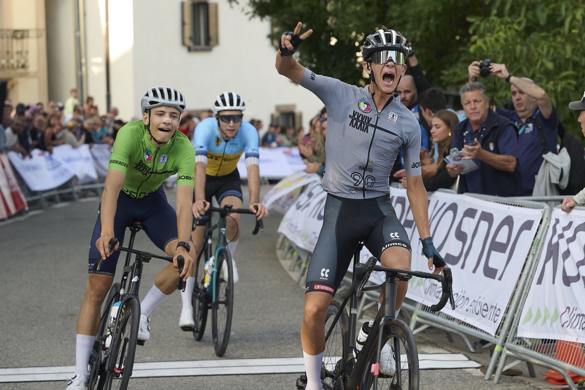 Imágenes de la tercera etapa de la Vuelta a Pamplona
