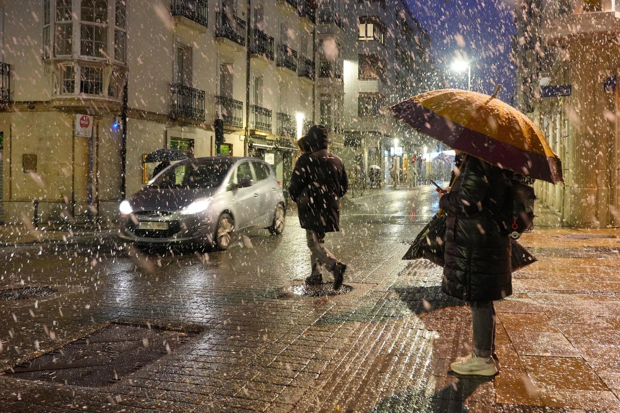 La primera nevada del otoño no cuaja en Vitoria