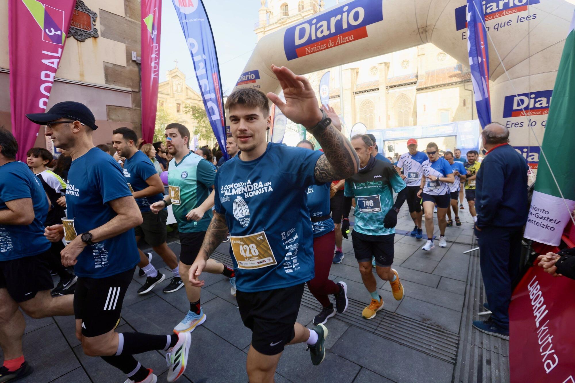En imágenes: Miles de personas participan en La Conquista de la Almendra