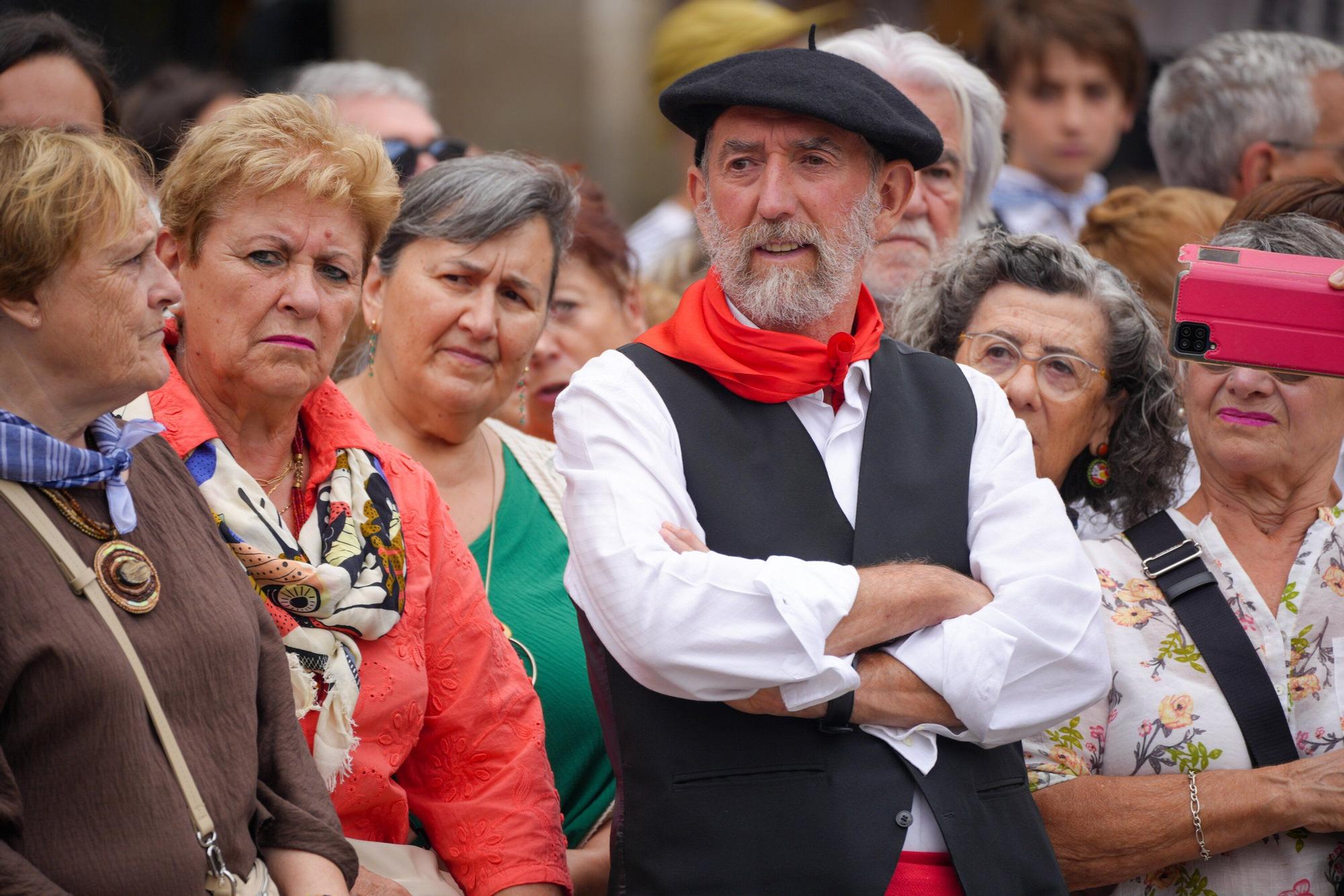 En imágenes: Los dantzaris se adueñan de la Plaza Nueva en el tradicional Zortziko