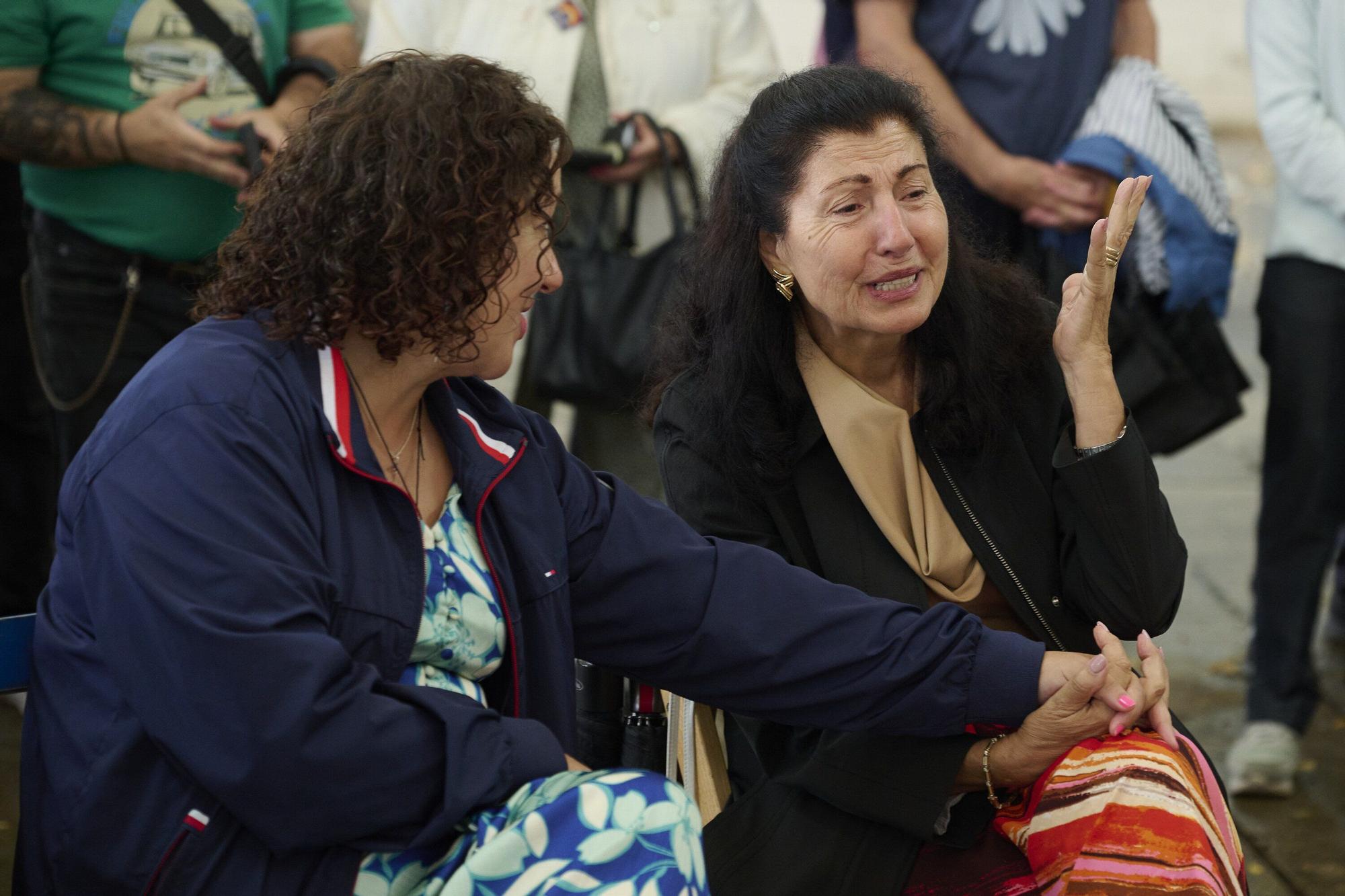 Ana Ollo entrega los restos del joven estadounidense fusilado a su familia en Berriozar