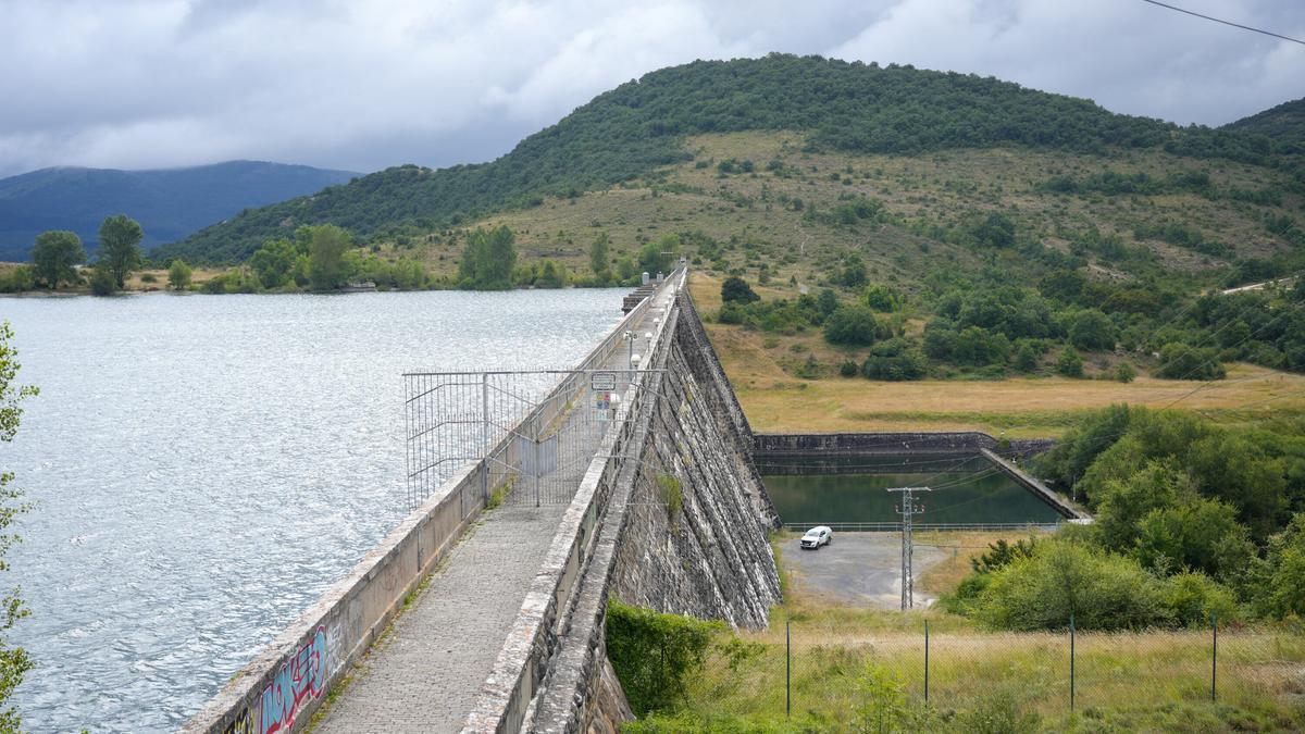 En imágenes: Homenaje a los pueblos desaparecidos por el embalse de Ullíbarri-Gamboa