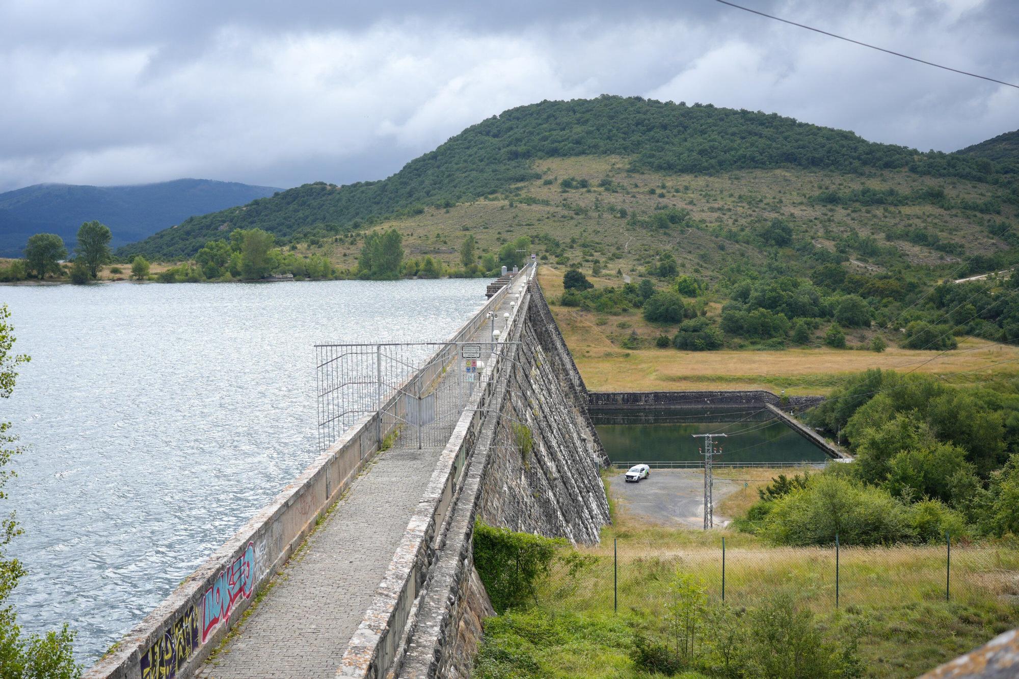 En imágenes: Homenaje a los pueblos desaparecidos por el embalse de Ullíbarri-Gamboa