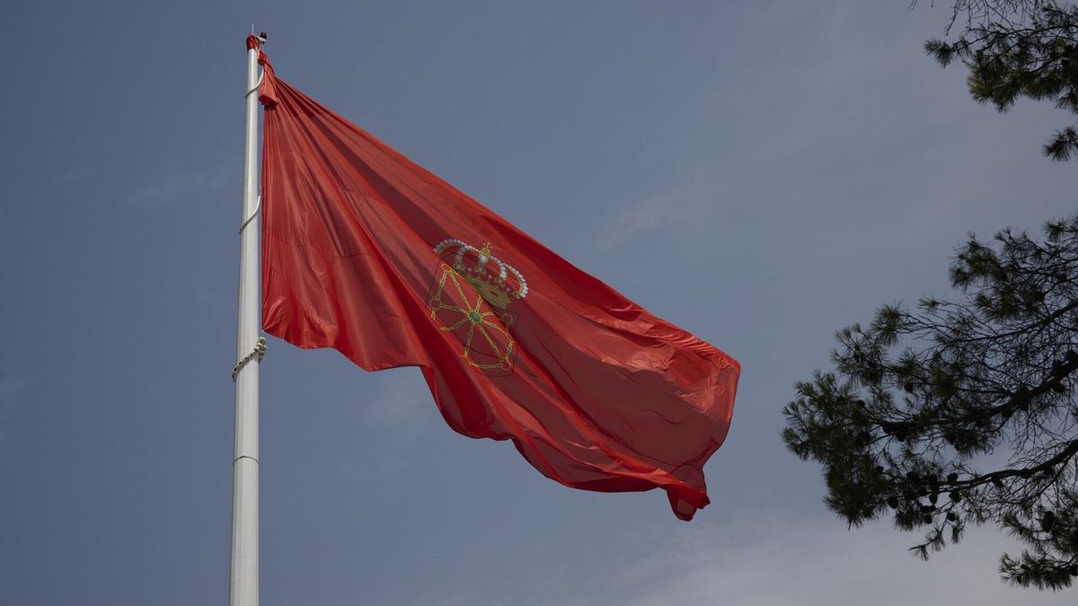 Bandera de la Plaza de los Fueros.