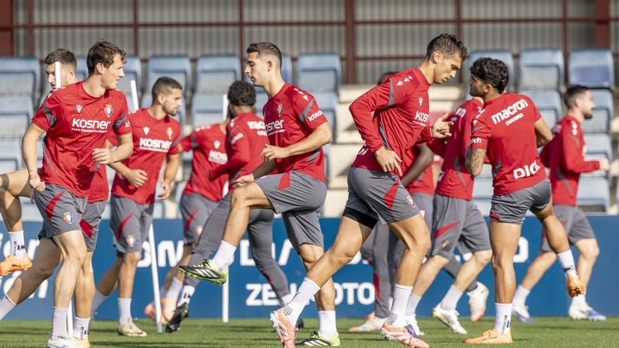Juan Cruz se retira del entrenamiento de Osasuna por molestias musculares