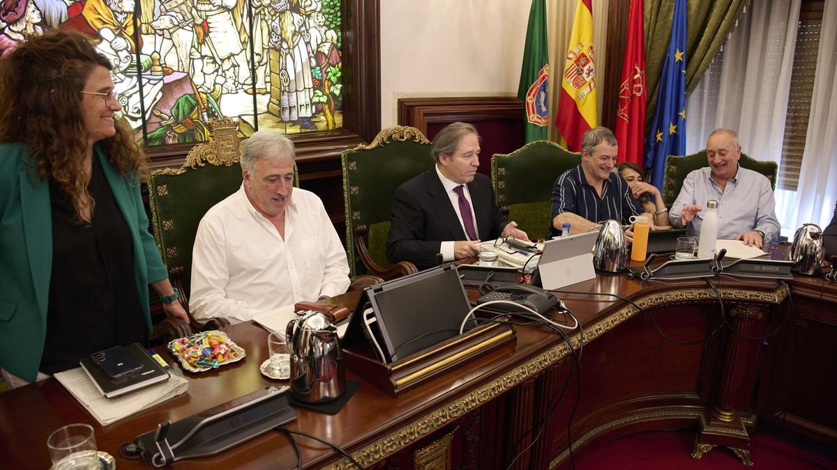 Concejales de EH Bildu y Geroa Bai, en el Pleno del Ayuntamiento de Pamplona celebrado este jueves.